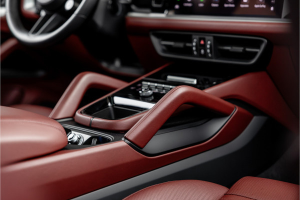 Porsche Cayenne 4.0 Turbo E-Hybrid - Sport Chrono + | Panorama | Bose | Stoelkoeling | Luchtvering
