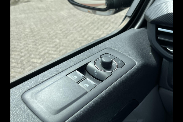 Ford Transit Custom 320 2.5 PHEV L2H1 Black Platinum DC 233pk | Dubbele cabine leder | DEMO | Full led | Dubbele zij-schuifdeur | Full options