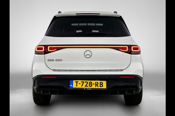 Mercedes-Benz EQB 250 AMG Line 7p. 67 kWh lichtmetalen velgen |Panoramadak | Night pakket | Leder | derde zitrij | Navigatie |  MBUX wide screen | Parking support met camera | Inclusief 24 maanden MB Certified garantie voor Europa.