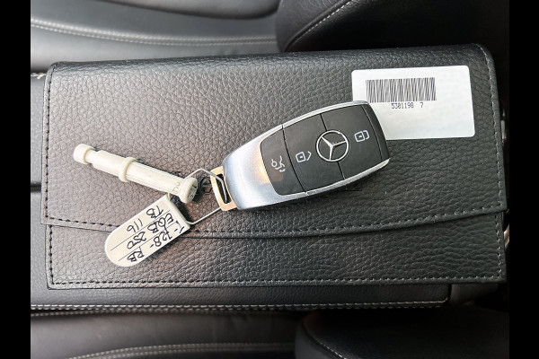 Mercedes-Benz EQB 250 AMG Line 7p. 67 kWh lichtmetalen velgen |Panoramadak | Night pakket | Leder | derde zitrij | Navigatie |  MBUX wide screen | Parking support met camera | Inclusief 24 maanden MB Certified garantie voor Europa.