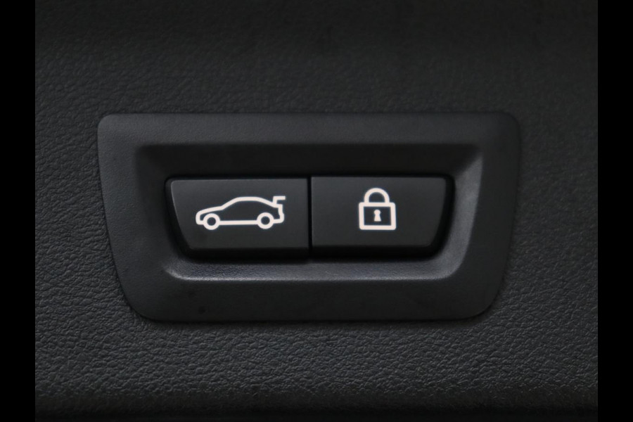 BMW X3 xDrive30e M Sport High Executive | Panoramadak | Leder | Adaptive cruise | Head-up | Stoelverwarming | Trekhaak | Sfeerverlichting | Camera | Park assist | Elektrische achterklep
