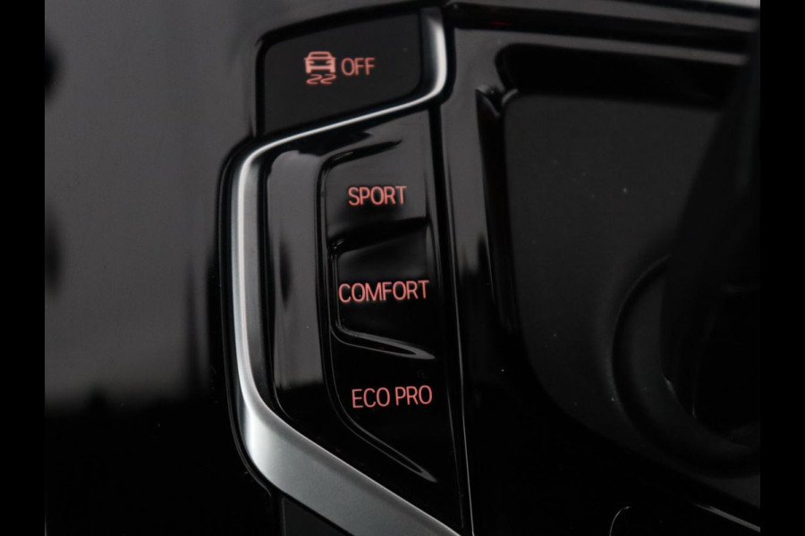 BMW X3 xDrive30e M Sport High Executive | Panoramadak | Leder | Adaptive cruise | Head-up | Stoelverwarming | Trekhaak | Sfeerverlichting | Camera | Park assist | Elektrische achterklep