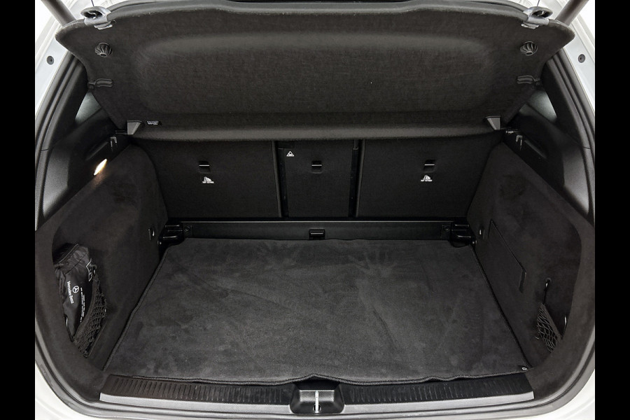 Mercedes-Benz B-Klasse 180 Business Solution AMG | AMG-line interieur | AMG- Line Exterieur | Achteruitrijcamera | Stoelverwarming | Sfeerverlichting| MULTIBEAM LED | 24 Maanden Mercedes-Benz Certified Garantie.
