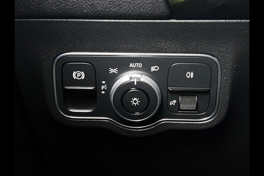Mercedes-Benz B-Klasse 180 Business Solution AMG | AMG-line interieur | AMG- Line Exterieur | Achteruitrijcamera | Stoelverwarming | Sfeerverlichting| MULTIBEAM LED | 24 Maanden Mercedes-Benz Certified Garantie.
