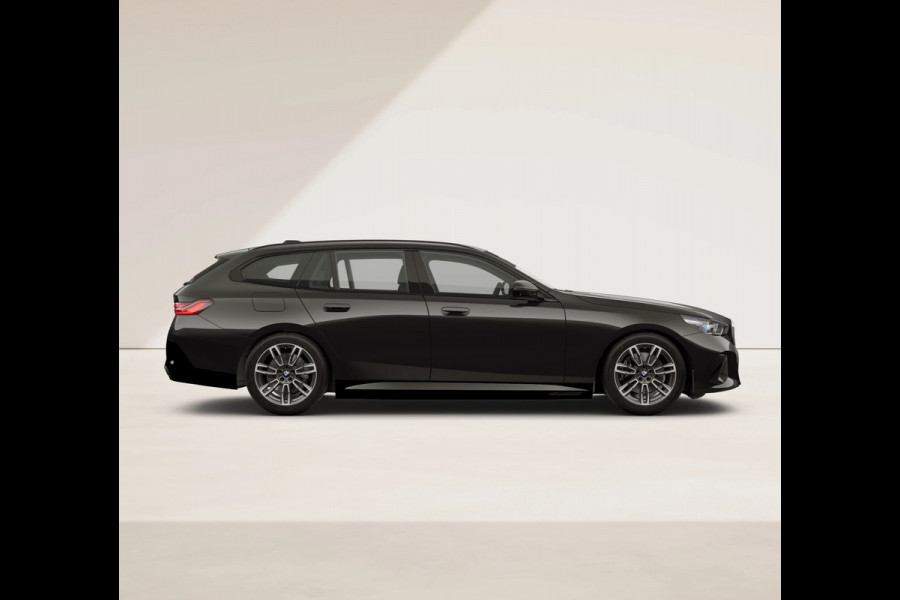BMW i5 Touring eDrive40 M-Sport - Head-Up - ACC - Adaptive LED