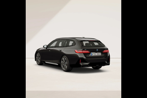 BMW i5 Touring eDrive40 M-Sport - Head-Up - ACC - Adaptive LED