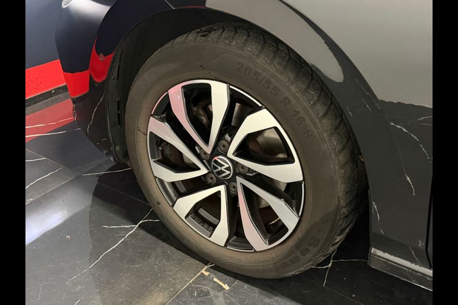 Volkswagen Golf 1.0 eTSI Pano DSG IQ ACC Stoelverw