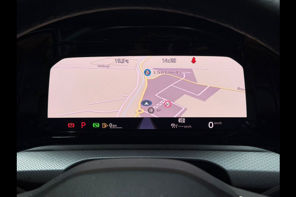 Volkswagen Golf 1.0 eTSI Pano DSG IQ ACC Stoelverw