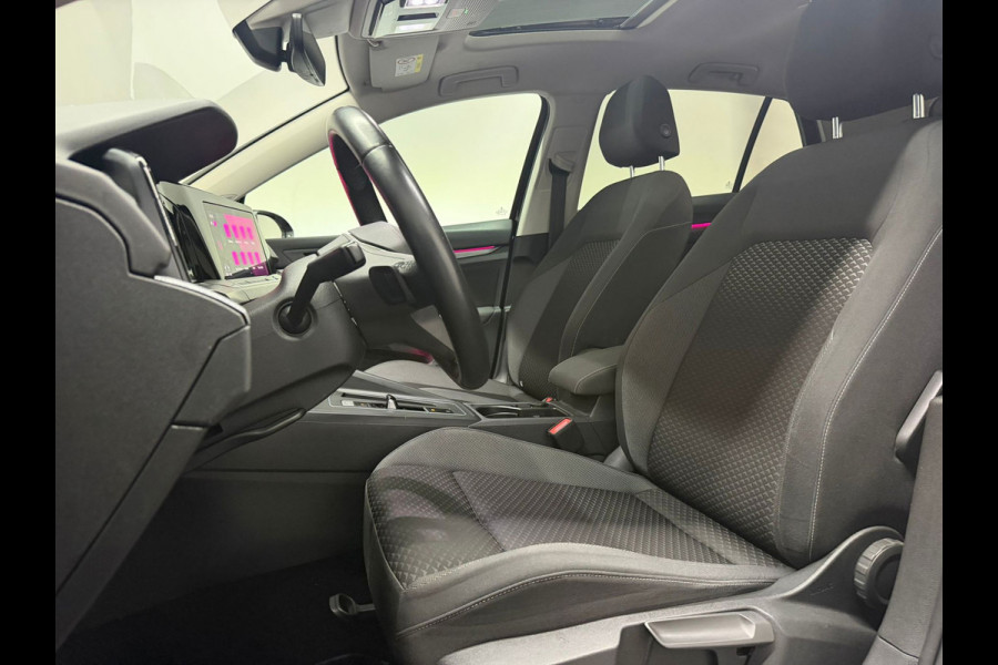 Volkswagen Golf 1.0 eTSI Pano DSG IQ ACC Stoelverw