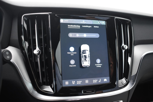 Volvo V60 T6 350PK Plug-in hybrid AWD Plus Dark / Adaptive Cruise Control / 360 Camera / Harman Kardon / Stoel- en stuurverwarming / Stoelverwarming achter /  Trekhaak / Elektrische stoelen met geheugen / Elektrische achterklep