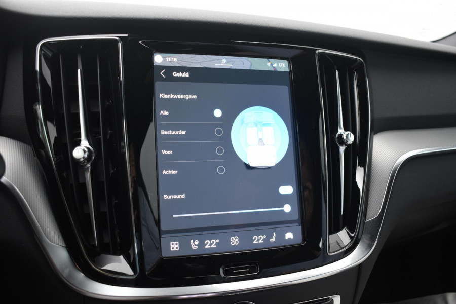 Volvo V60 T6 350PK Plug-in hybrid AWD Plus Dark / Adaptive Cruise Control / 360 Camera / Harman Kardon / Stoel- en stuurverwarming / Stoelverwarming achter /  Trekhaak / Elektrische stoelen met geheugen / Elektrische achterklep