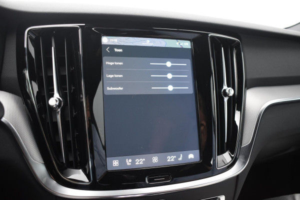 Volvo V60 T6 350PK Plug-in hybrid AWD Plus Dark / Adaptive Cruise Control / 360 Camera / Harman Kardon / Stoel- en stuurverwarming / Stoelverwarming achter /  Trekhaak / Elektrische stoelen met geheugen / Elektrische achterklep
