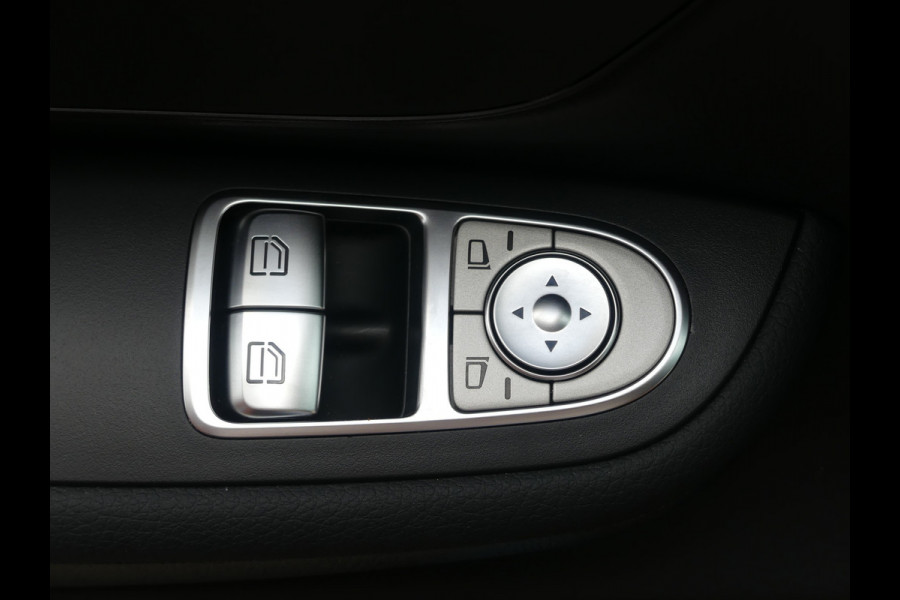 Mercedes-Benz V-Klasse 220d Lang AMG Dubbel Cabine LED/Leer/Trekhaak/PDC/Camera