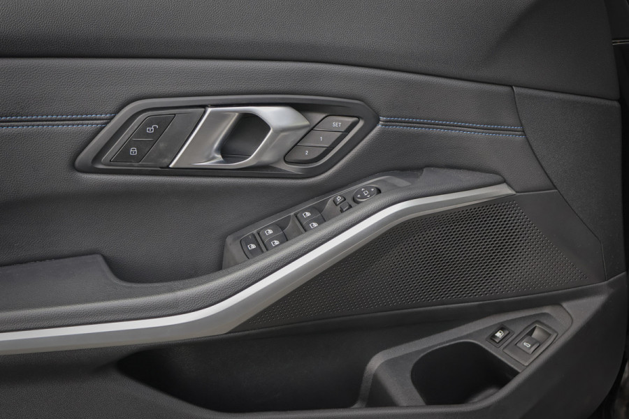 BMW 3 Serie Touring 330e xDrive ADAPTIVE CRUISE | STOELVERWARMING | CAMERA | M STOELEN | PANO | HEAD UP | MEMORY | APPLE CARPLAY