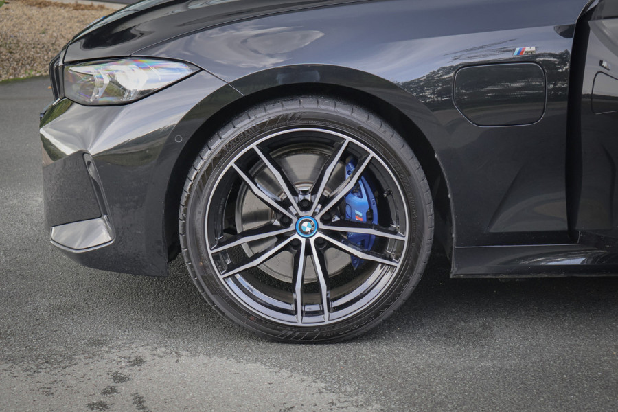 BMW 3 Serie Touring 330e xDrive ADAPTIVE CRUISE | STOELVERWARMING | CAMERA | M STOELEN | PANO | HEAD UP | MEMORY | APPLE CARPLAY
