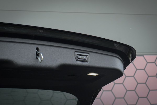 BMW 3 Serie Touring 330e xDrive ADAPTIVE CRUISE | STOELVERWARMING | CAMERA | M STOELEN | PANO | HEAD UP | MEMORY | APPLE CARPLAY