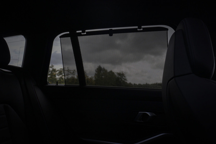 BMW 3 Serie Touring 330e xDrive ADAPTIVE CRUISE | STOELVERWARMING | CAMERA | M STOELEN | PANO | HEAD UP | MEMORY | APPLE CARPLAY