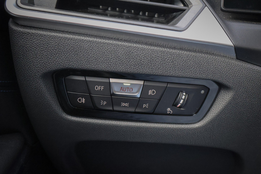 BMW 3 Serie Touring 330e xDrive ADAPTIVE CRUISE | STOELVERWARMING | CAMERA | M STOELEN | PANO | HEAD UP | MEMORY | APPLE CARPLAY