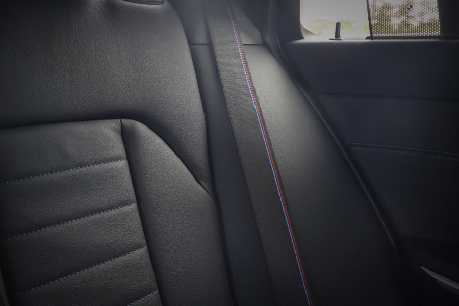 BMW 3 Serie Touring 330e xDrive ADAPTIVE CRUISE | STOELVERWARMING | CAMERA | M STOELEN | PANO | HEAD UP | MEMORY | APPLE CARPLAY