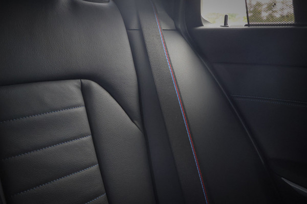 BMW 3 Serie Touring 330e xDrive ADAPTIVE CRUISE | STOELVERWARMING | CAMERA | M STOELEN | PANO | HEAD UP | MEMORY | APPLE CARPLAY
