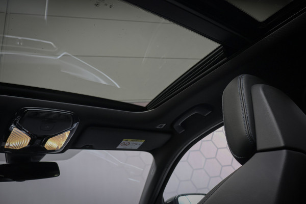 BMW 3 Serie Touring 330e xDrive ADAPTIVE CRUISE | STOELVERWARMING | CAMERA | M STOELEN | PANO | HEAD UP | MEMORY | APPLE CARPLAY