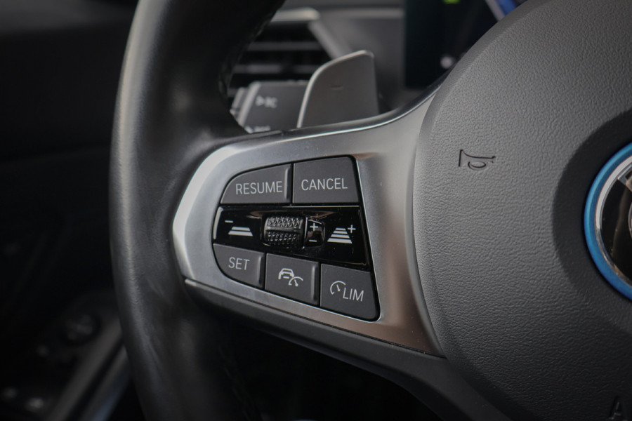 BMW 3 Serie Touring 330e xDrive ADAPTIVE CRUISE | STOELVERWARMING | CAMERA | M STOELEN | PANO | HEAD UP | MEMORY | APPLE CARPLAY