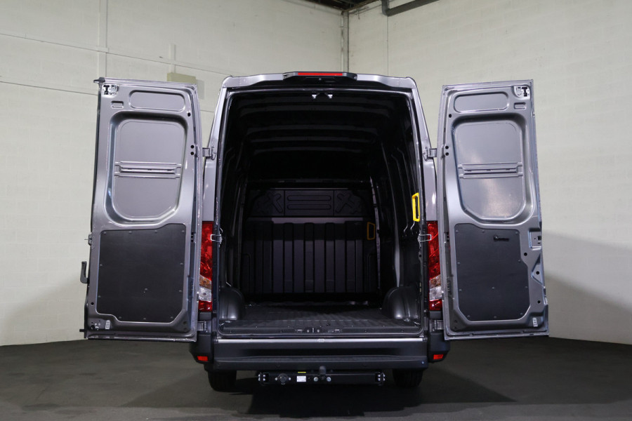 Iveco Daily 35S18 Hi-Matic L2 H2 Airco Navigatie Trekhaak Digitaal Dashboard