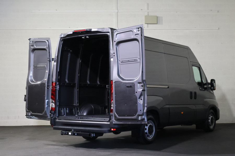 Iveco Daily 35S18 Hi-Matic L2 H2 Airco Navigatie Trekhaak Digitaal Dashboard