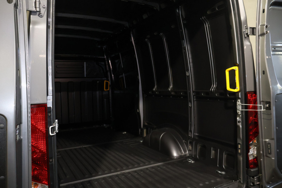 Iveco Daily 35S18 Hi-Matic L2 H2 Airco Navigatie Trekhaak Digitaal Dashboard