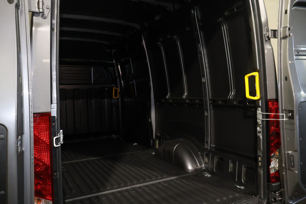 Iveco Daily 35S18 Hi-Matic L2 H2 Airco Navigatie Trekhaak Digitaal Dashboard