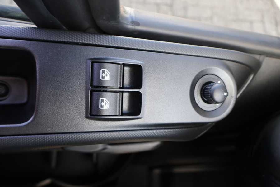 Iveco Daily 35S18 Hi-Matic L2 H2 Airco Navigatie Trekhaak Digitaal Dashboard