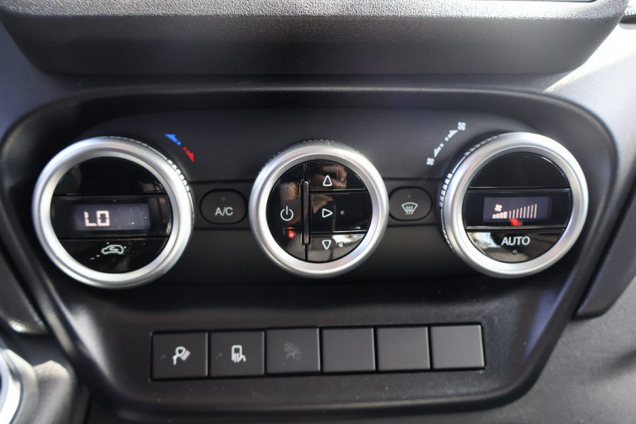Iveco Daily 35S18 Hi-Matic L2 H2 Airco Navigatie Trekhaak Digitaal Dashboard