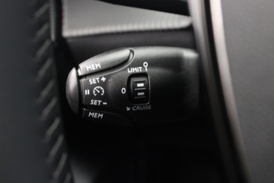 Peugeot 208 1.2 PureTech 100 Allure |Camera|Navi|Stoelverw.|