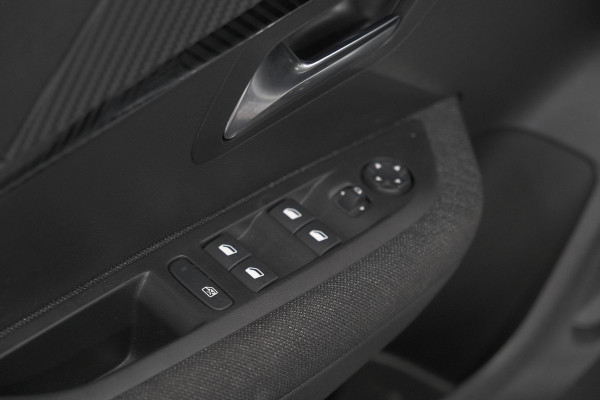 Peugeot 208 1.2 Hybrid 110 e-DCS6 Style | Trekhaak | Allseason Banden | Apple Carplay