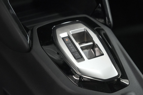 Peugeot 208 1.2 Hybrid 110 e-DCS6 Style | Trekhaak | Allseason Banden | Apple Carplay