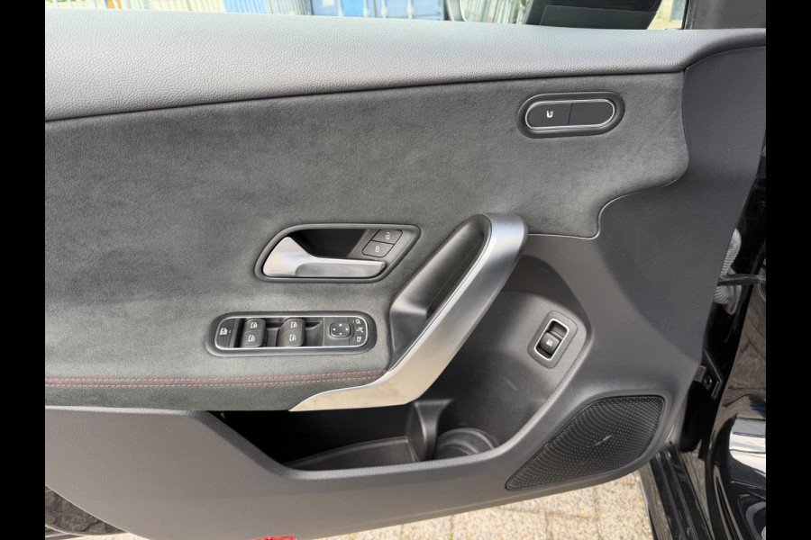 Mercedes-Benz A-Klasse 250 e AMG Line 18"/360 camera/PDC v+a/Stoelverwarming/Apple Carplay & Android Auto/DAB/Navigatie/Climate