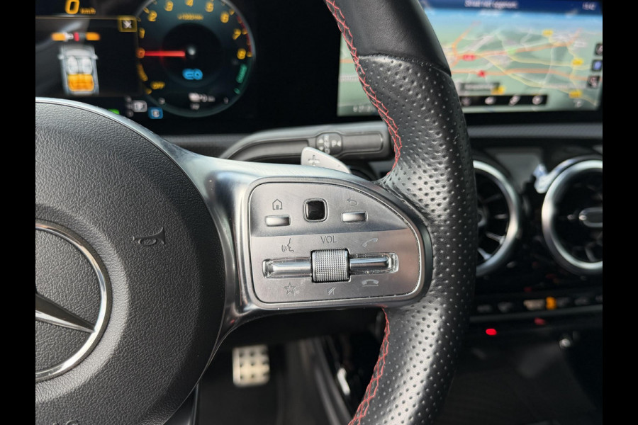 Mercedes-Benz A-Klasse 250 e AMG Line 18"/360 camera/PDC v+a/Stoelverwarming/Apple Carplay & Android Auto/DAB/Navigatie/Climate