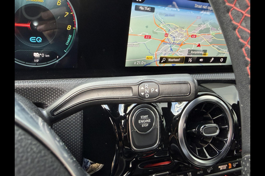 Mercedes-Benz A-Klasse 250 e AMG Line 18"/360 camera/PDC v+a/Stoelverwarming/Apple Carplay & Android Auto/DAB/Navigatie/Climate