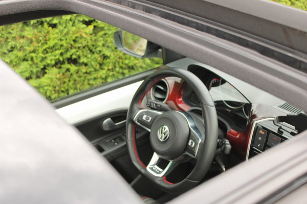 Volkswagen up! 1.0 GTI BeatsAudio Schuifdak 116pk! Camera