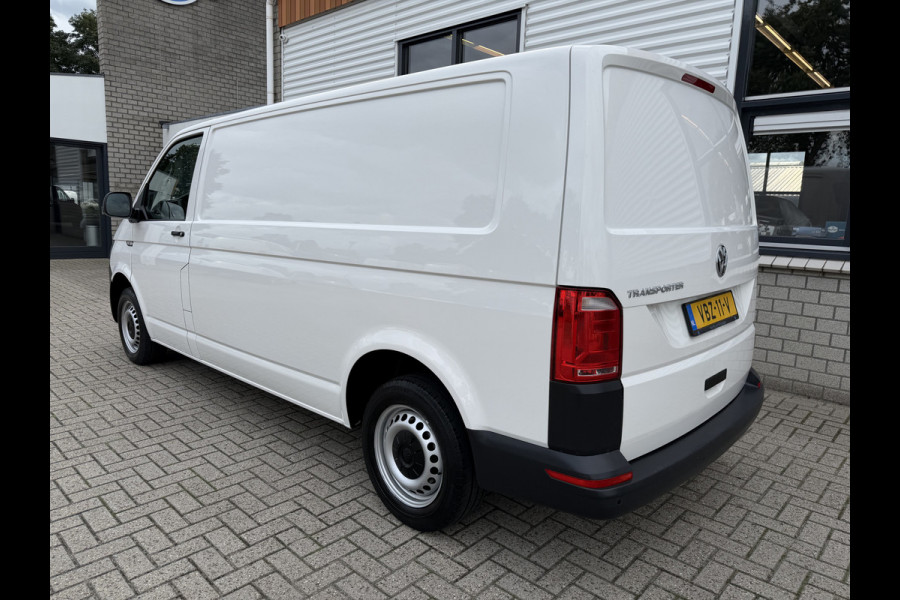 Volkswagen Transporter 2.0 TDI 150pk DSG automaat / L2H1 Comfortline / vaste prijs rijklaar € 16.950 ex btw / lease vanaf € 285 / euro 6 / bpm vrij / airco / cruise / navigatie / parkpilot / 2 x stoel met armsteun !