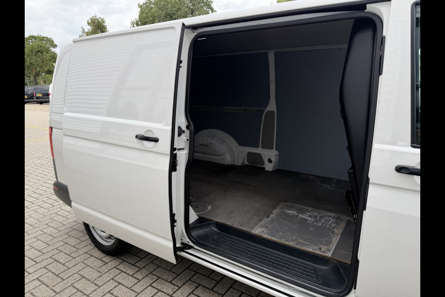 Volkswagen Transporter 2.0 TDI 150pk DSG automaat / L2H1 Comfortline / vaste prijs rijklaar € 16.950 ex btw / lease vanaf € 285 / euro 6 / bpm vrij / airco / cruise / navigatie / parkpilot / 2 x stoel met armsteun !