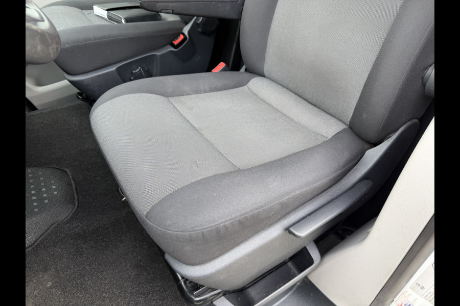 Volkswagen Transporter 2.0 TDI 150pk DSG automaat / L2H1 Comfortline / vaste prijs rijklaar € 16.950 ex btw / lease vanaf € 285 / euro 6 / bpm vrij / airco / cruise / navigatie / parkpilot / 2 x stoel met armsteun !