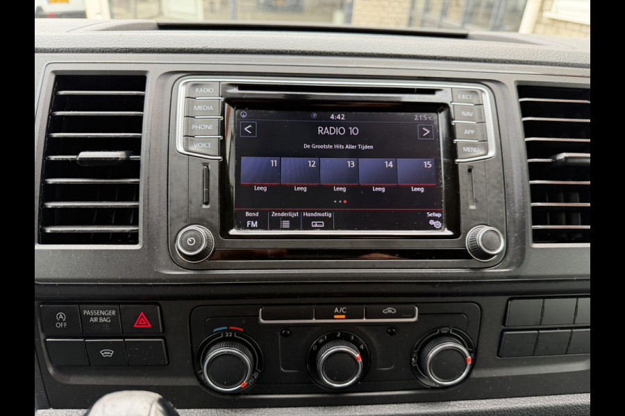 Volkswagen Transporter 2.0 TDI 150pk DSG automaat / L2H1 Comfortline / vaste prijs rijklaar € 16.950 ex btw / lease vanaf € 285 / euro 6 / bpm vrij / airco / cruise / navigatie / parkpilot / 2 x stoel met armsteun !