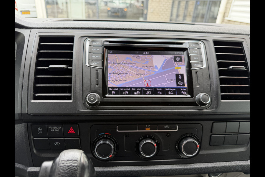 Volkswagen Transporter 2.0 TDI 150pk DSG automaat / L2H1 Comfortline / vaste prijs rijklaar € 16.950 ex btw / lease vanaf € 285 / euro 6 / bpm vrij / airco / cruise / navigatie / parkpilot / 2 x stoel met armsteun !