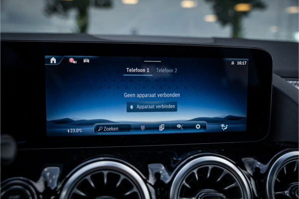 Mercedes-Benz GLA 250 e Star Edition AMG Line ** Panodak ** Keyless ** Camera ** Carplay EV rijbereik tot 70km