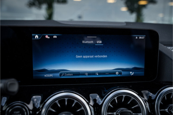 Mercedes-Benz GLA 250 e Star Edition AMG Line ** Panodak ** Keyless ** Camera ** Carplay EV rijbereik tot 70km