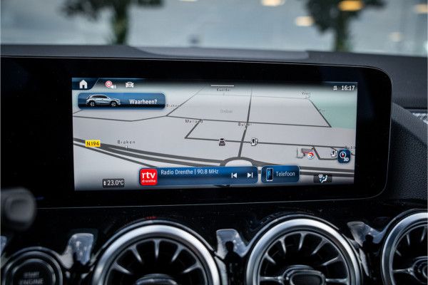 Mercedes-Benz GLA 250 e Star Edition AMG Line ** Panodak ** Keyless ** Camera ** Carplay EV rijbereik tot 70km