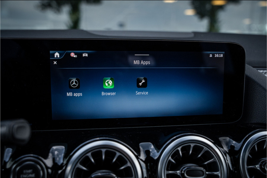 Mercedes-Benz GLA 250 e Star Edition AMG Line ** Panodak ** Keyless ** Camera ** Carplay EV rijbereik tot 70km