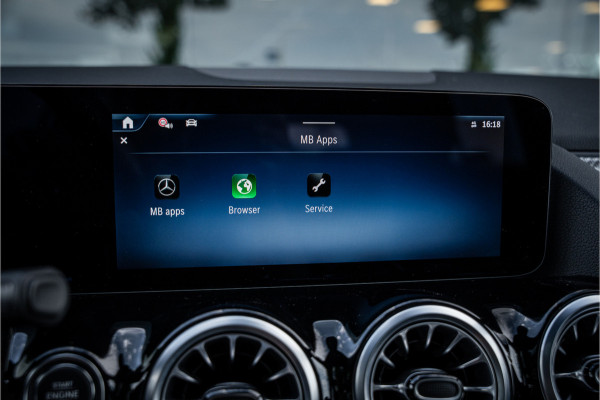 Mercedes-Benz GLA 250 e Star Edition AMG Line ** Panodak ** Keyless ** Camera ** Carplay EV rijbereik tot 70km