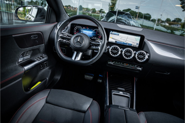 Mercedes-Benz GLA 250 e Star Edition AMG Line ** Panodak ** Keyless ** Camera ** Carplay EV rijbereik tot 70km